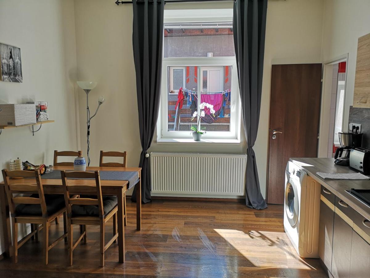 Krasny Byt V Centru Decina Bagian luar foto